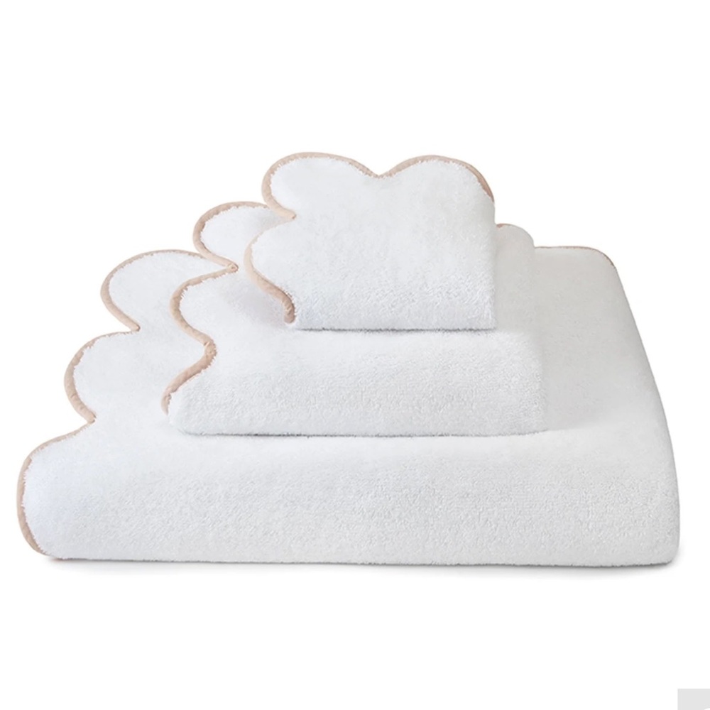 Kassatex Chairish Scallop Edge Bath Towel Collection Color White Tan Sand NWT